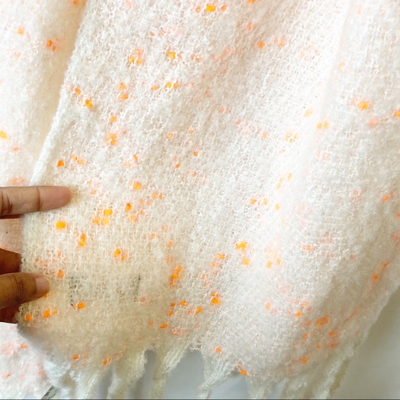 NWT DKNY Oversized Pop Neon Speckled Fringe Scarf - Picture 5 of 10